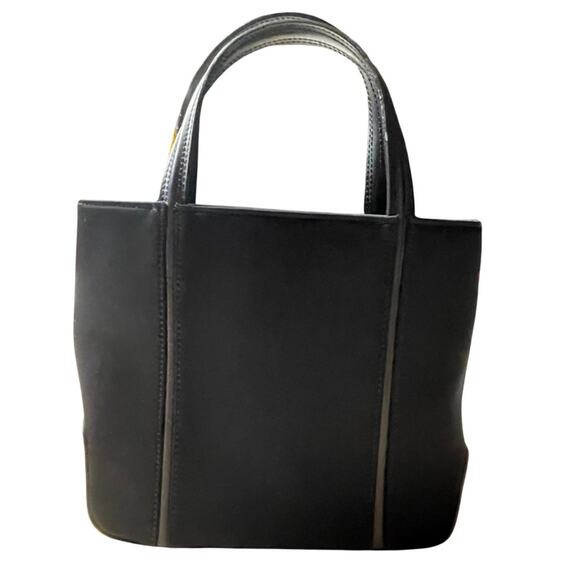 Nine West small black bucket hand bag purse black feminine with shoulder strap - Picture 2 of 8